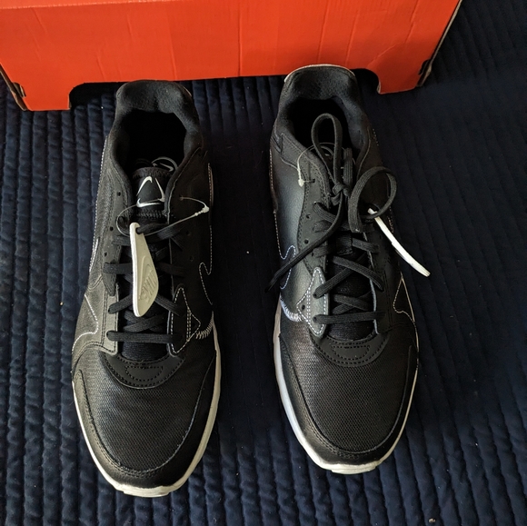 Nike Atsuma Trainers Men 9 Running Mens Shoes repo zz - Picture 2 of 7